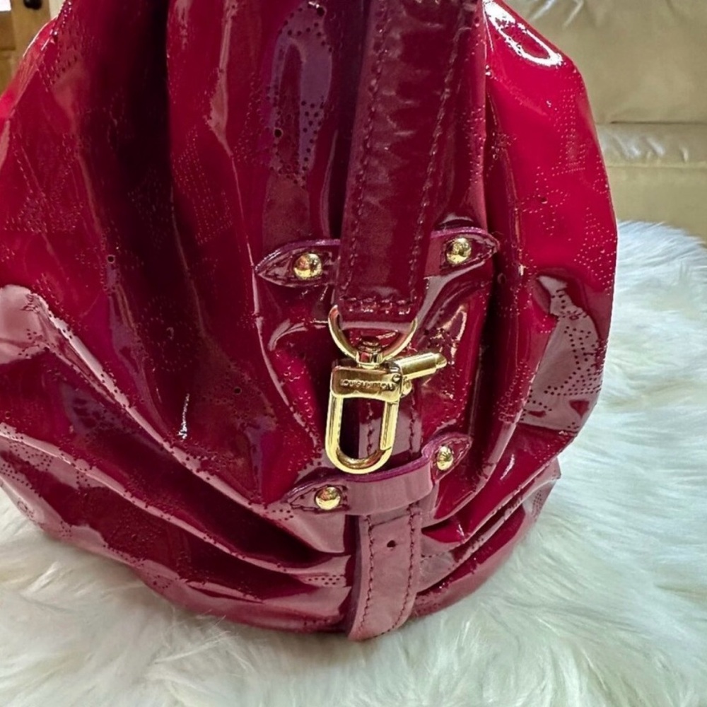 ✨FINAL PRICE✨Louis Vuitton Cerise Mahina Patent Leather Surya Bag w/ COA - Picture 5 of 12